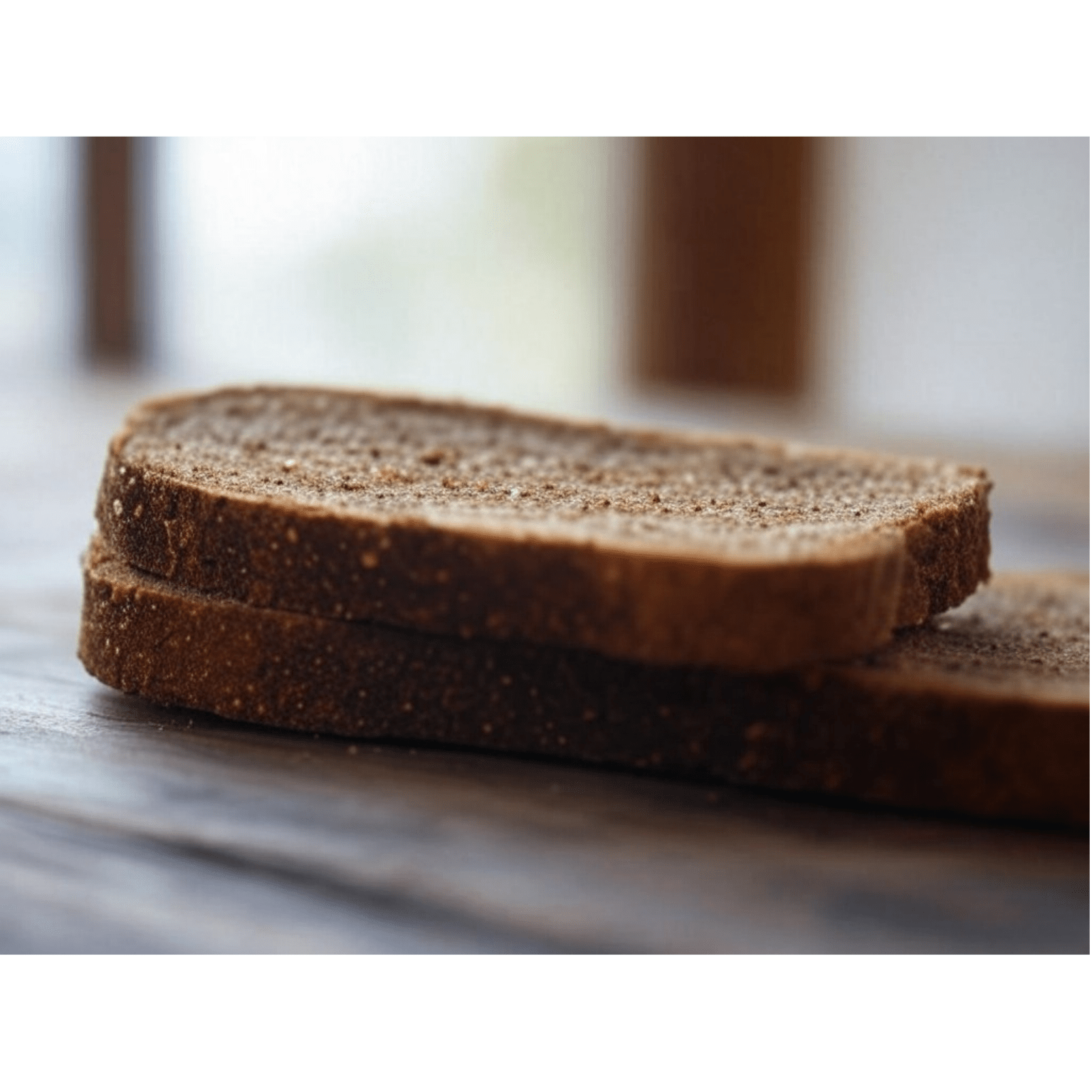 Tranches de pain moelleuses aux petites graines croquantes et délicieuses toastées