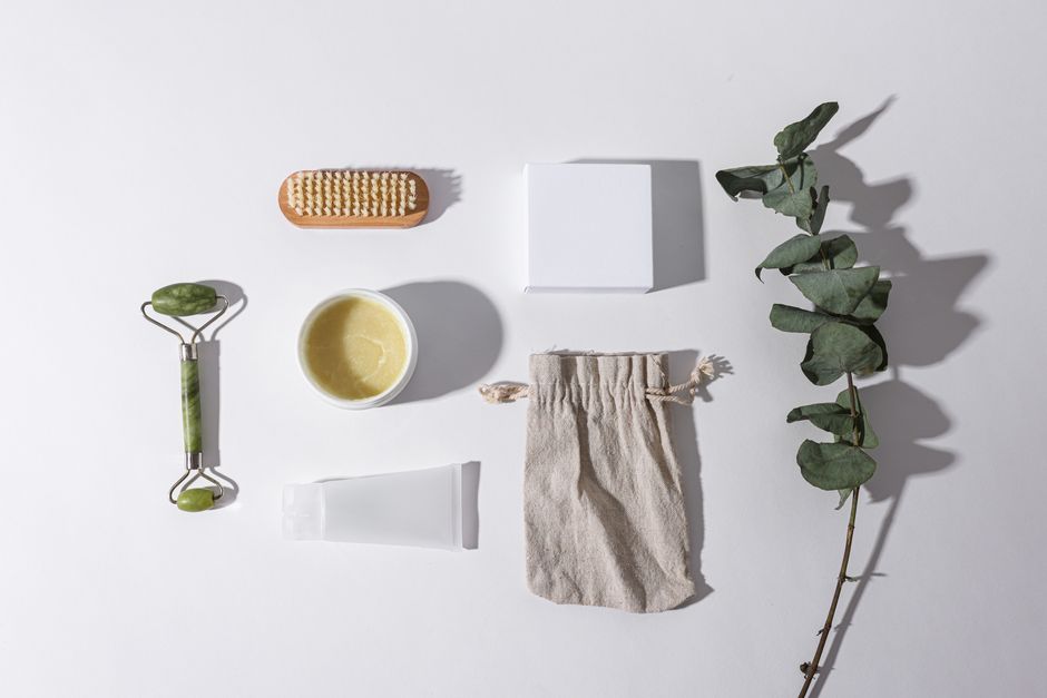 Pourquoi ma peau me gratte : causes et solutions durables
