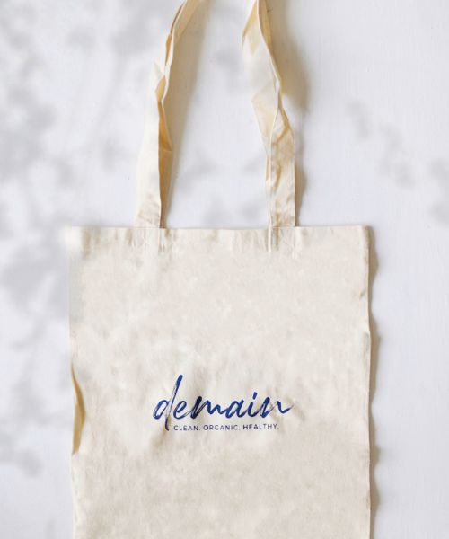 Le tote bag Demain® est en coton bio et parfait pour transporter vos affaires personnelles au quotidien